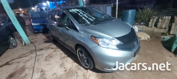 Nissan Versa 1,5L 2016-1