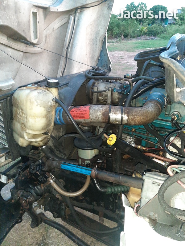 2003 International box truck-1