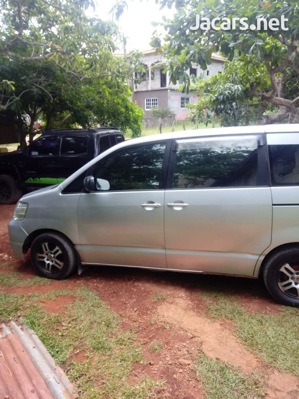 Toyota Voxy 2,0L 2002-4