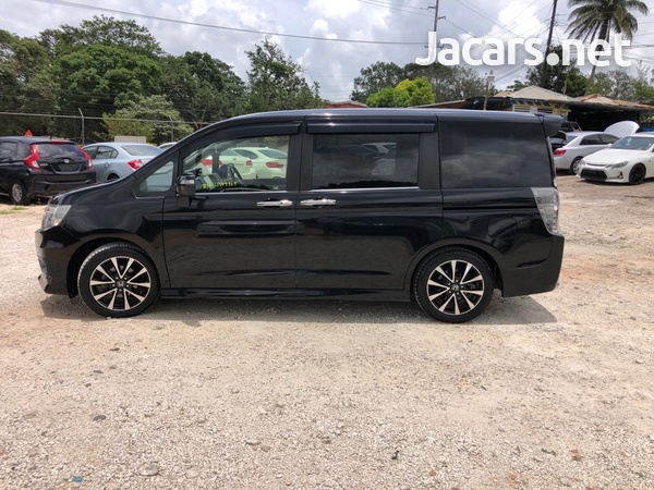 Honda Stepwgn Spada 2,0L 2013-7