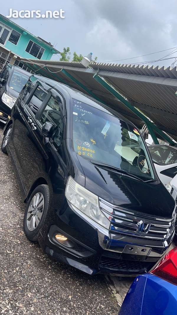 Honda Stepwgn Spada 2,0L 2013-1