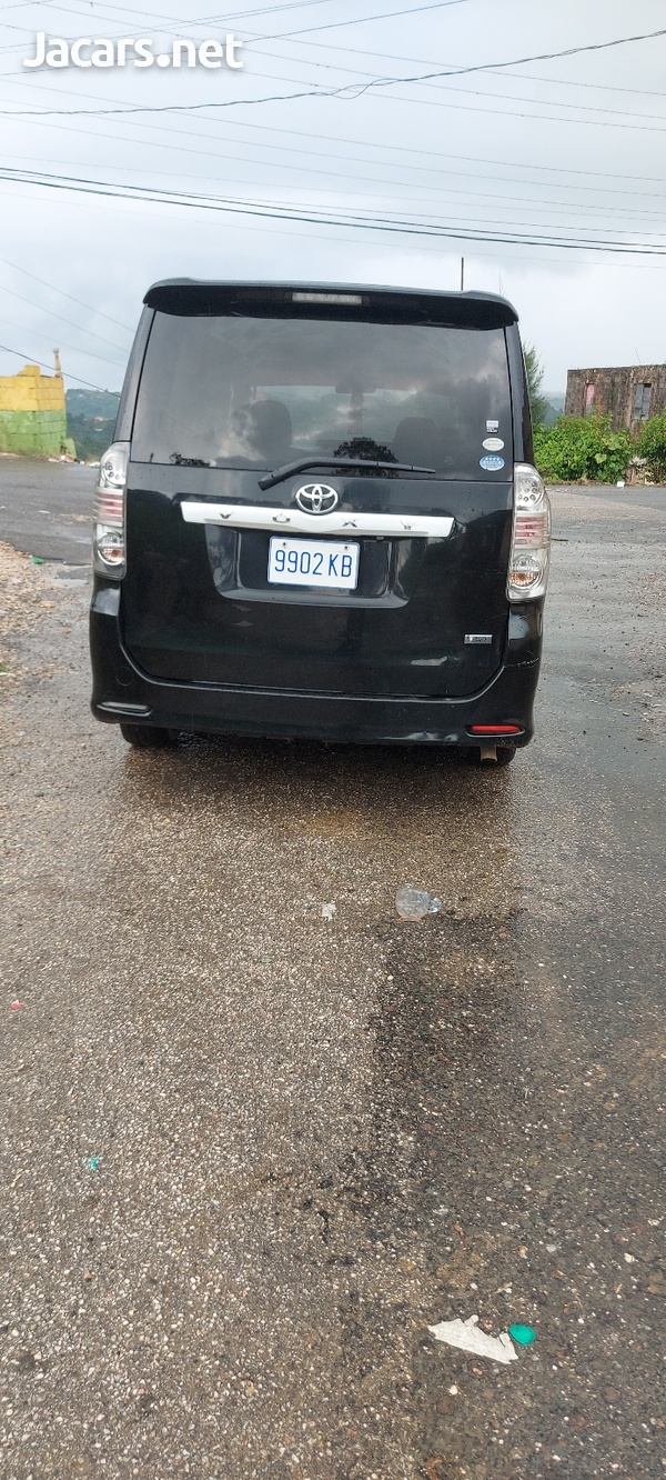 2010 Toyota Voxy-1
