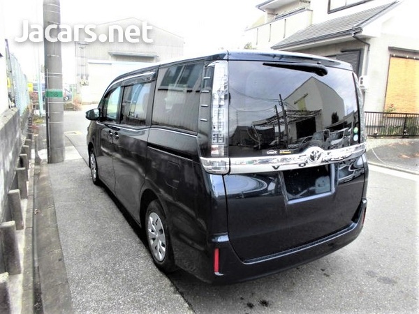 Toyota Voxy 2,0L 2016-2