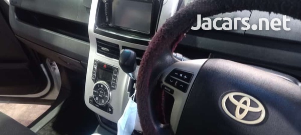 Toyota Voxy 2012-13