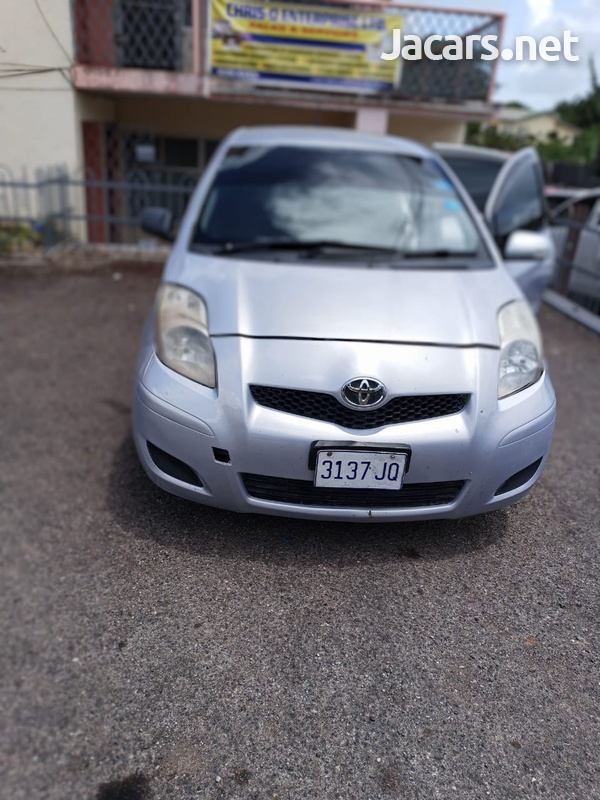 Toyota Vitz 1,0L 2010-1