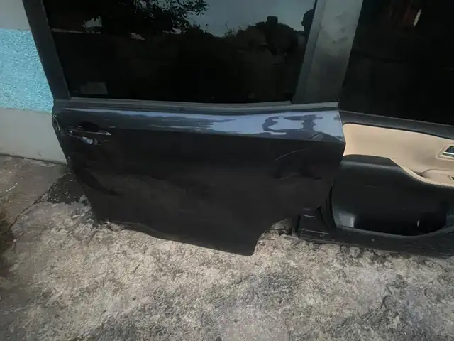 Toyota Voxy Left side front and back door, Kingston