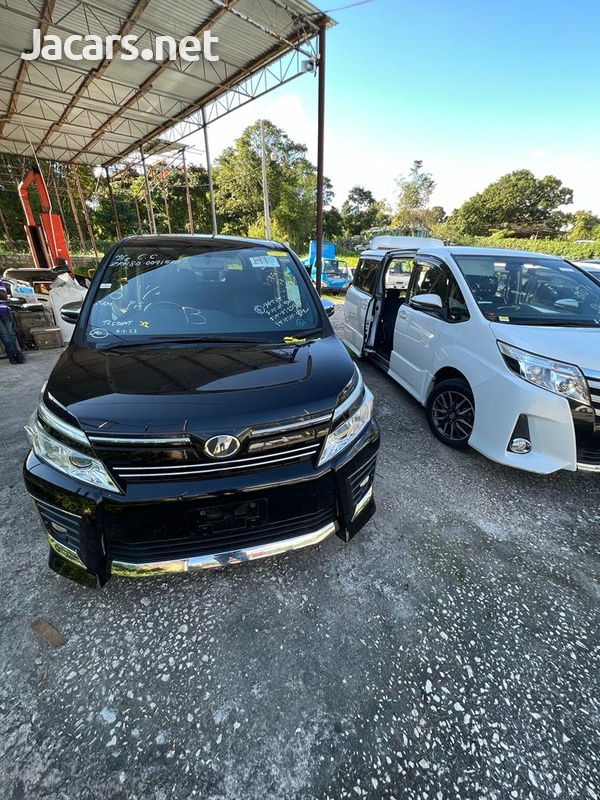Toyota Voxy 2,0L 2014-9