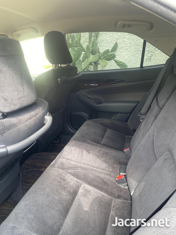 Toyota Crown 2,5L 2017-8
