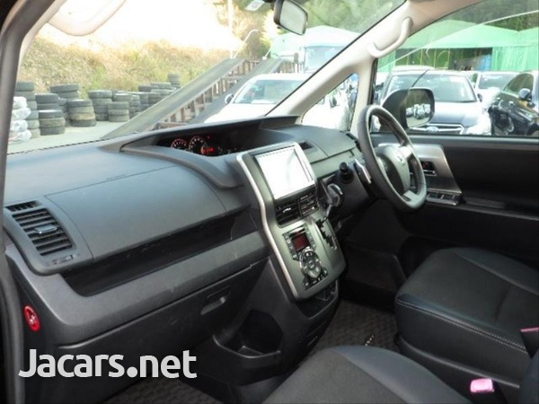 Toyota Voxy 2,0L 2013-13