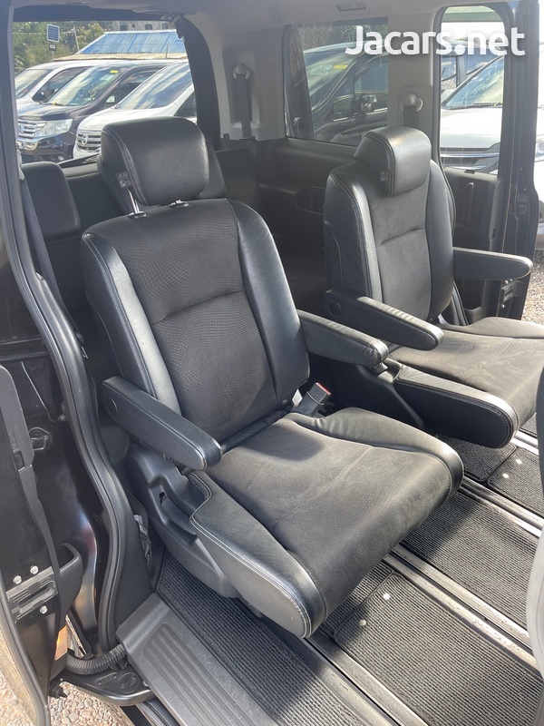 Honda Stepwgn Spada 2,0L 2013-11