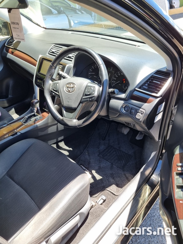 Toyota Premio 2,0L 2017-4