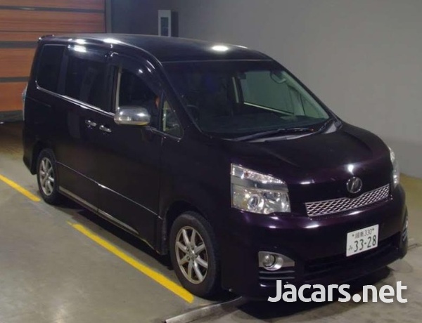 Toyota Voxy 2,0L 2013-1