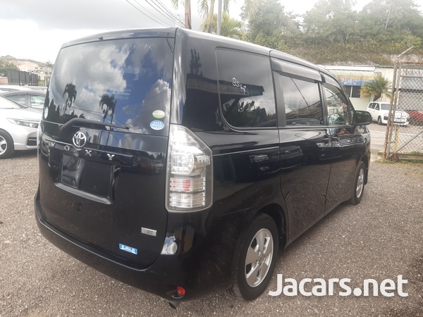 Toyota Voxy 2,0L 2013-3