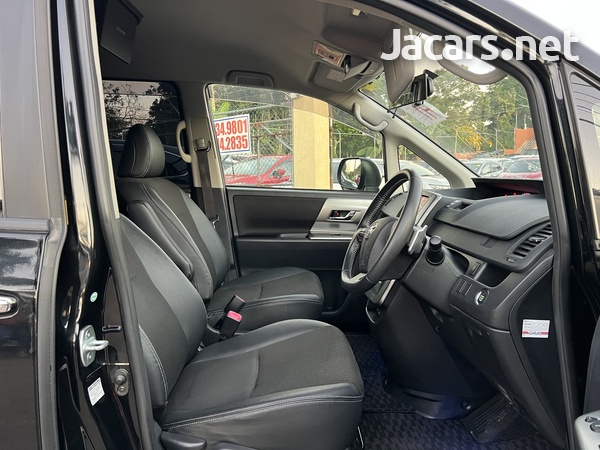 Toyota Voxy 2,0L 2013-11