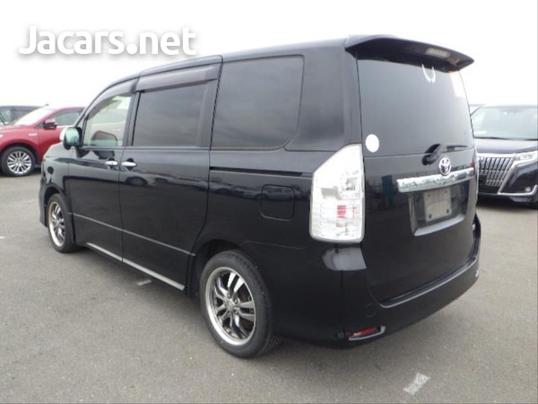 Toyota Voxy 2,0L 2013-6