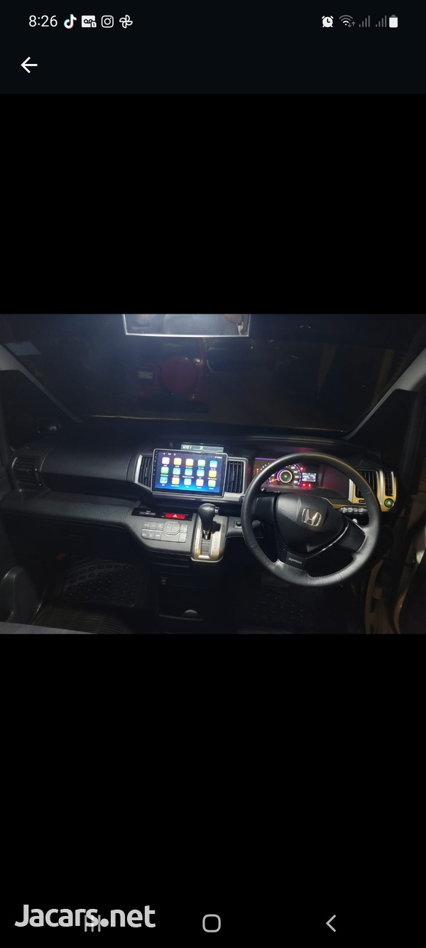 Honda Stepwgn Spada 2,0L 2011-9