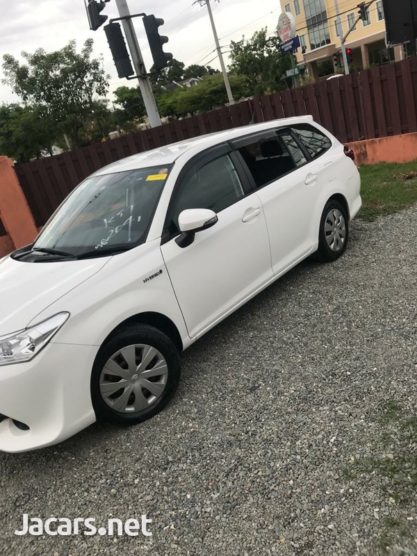 Toyota Fielder 1,5L 2017-3
