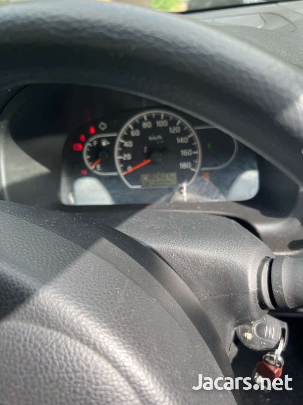 Nissan AD Wagon 1,5L 2015-4