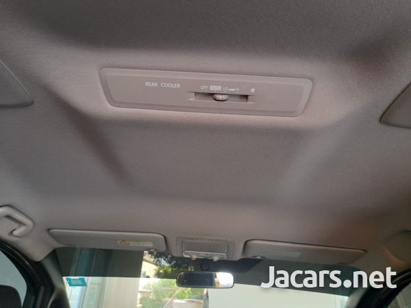 Toyota Voxy 2,0L 2015-3