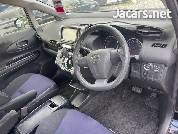 Toyota Wish 1,8L 2013-5