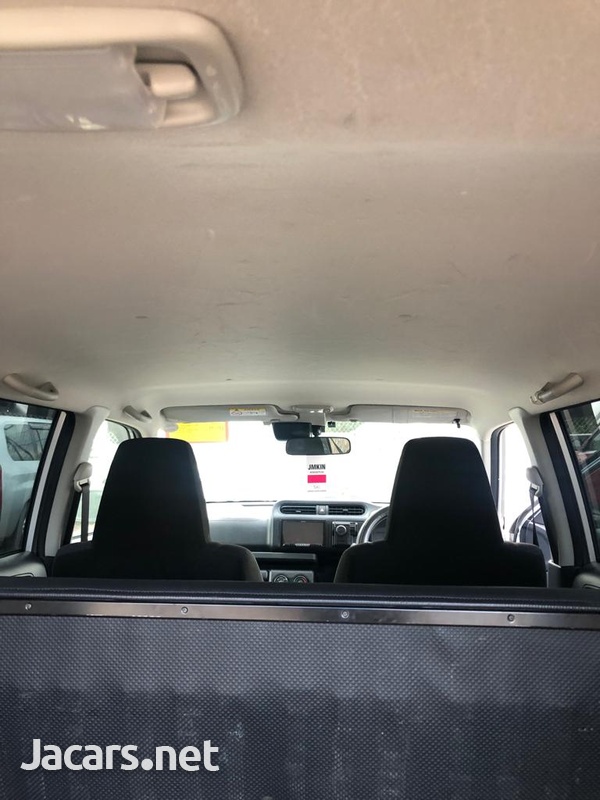 Toyota Probox 1,5L 2017-10