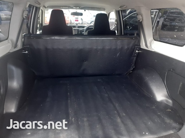 Toyota Probox 1,5L 2016-9
