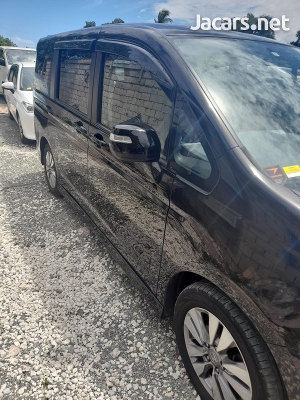 Honda Stepwgn Spada 1,9L 2013-3