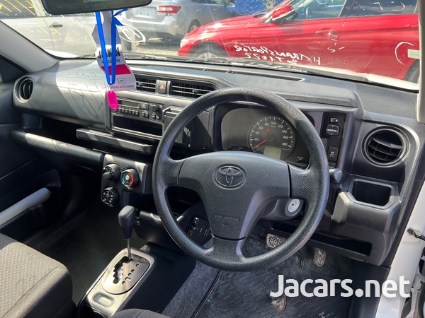 Toyota Probox 1,5L 2017-5