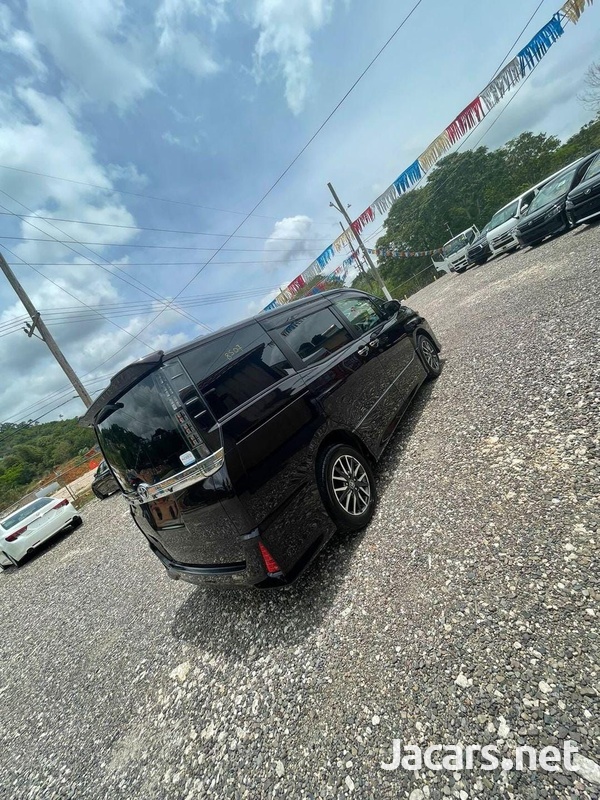 Toyota Voxy 2,0L 2014-9