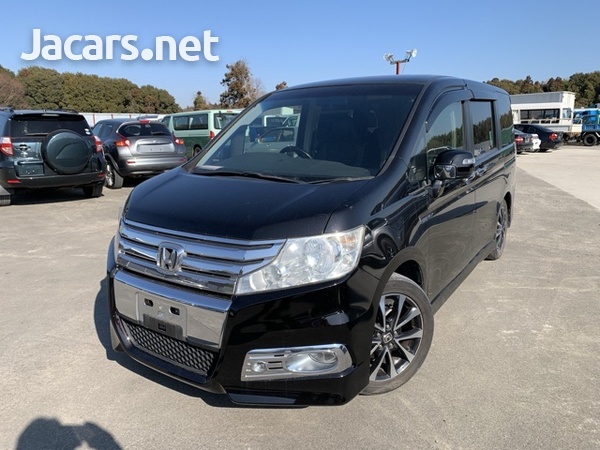 Honda Stepwgn Spada 2,0L 2012-1