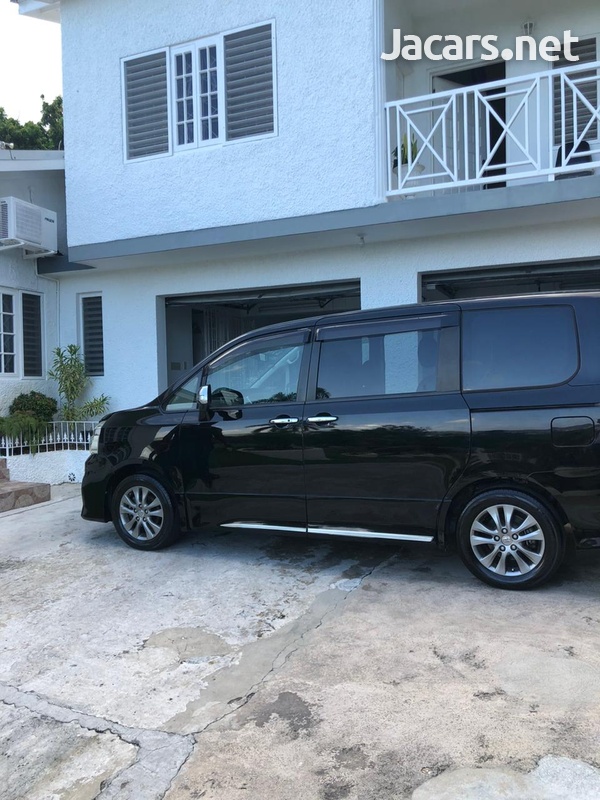 2013 Toyota Voxy-6