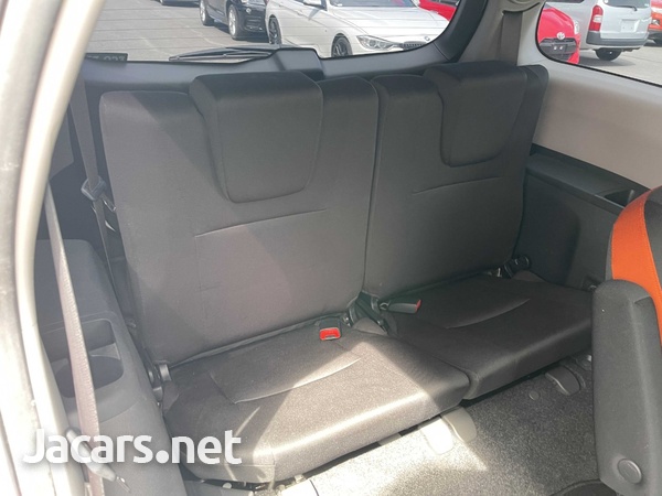 Toyota Wish 1,8L 2013-7