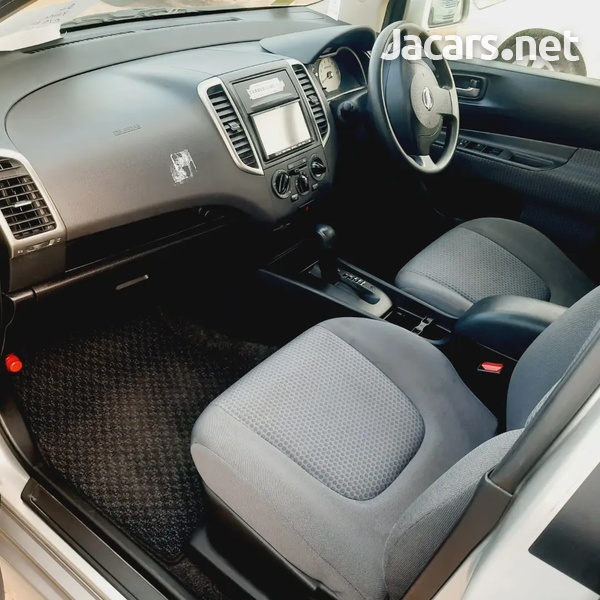 Nissan Wingroad 1,5L 2013-8