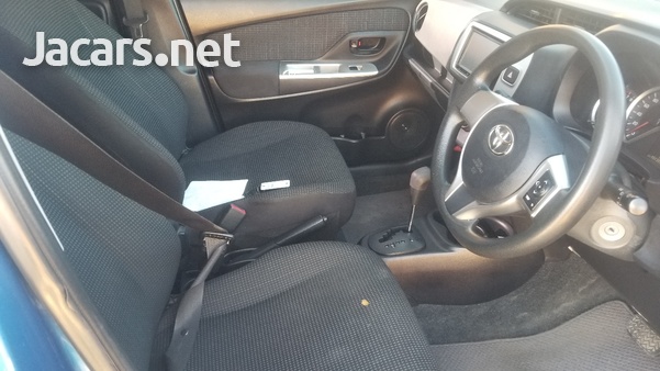 Toyota Vitz 1,3L 2014-6