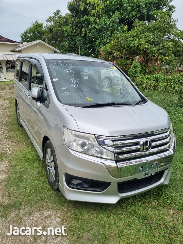 Honda Stepwgn Spada 2,0L 2013-1