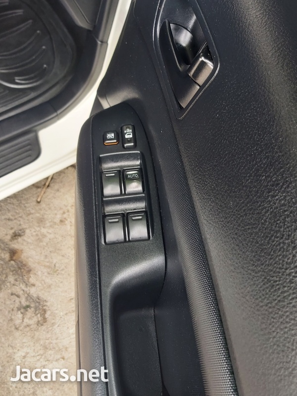 Toyota Probox 1,5L 2016-8
