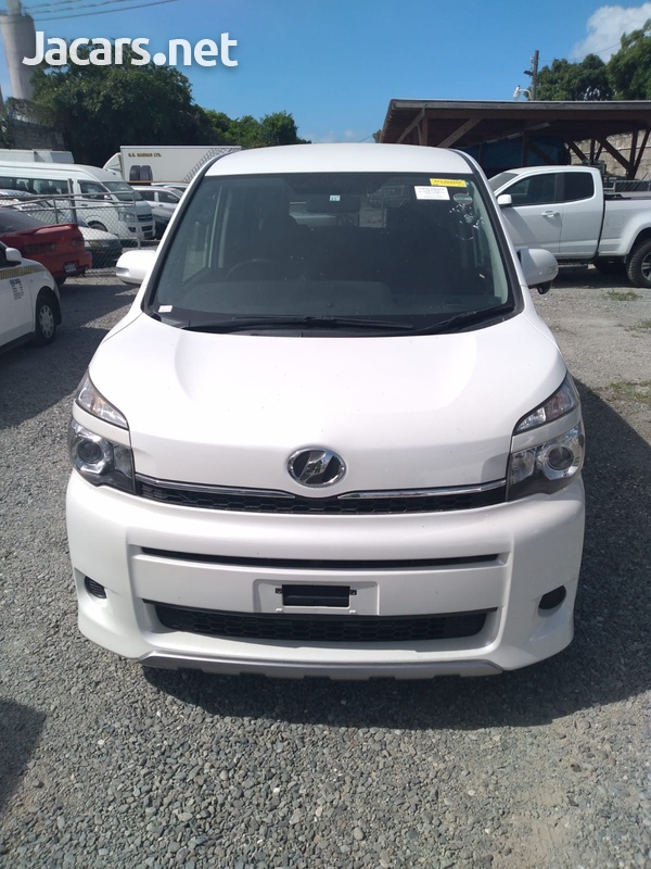 Toyota Voxy 2,0L 2013-1