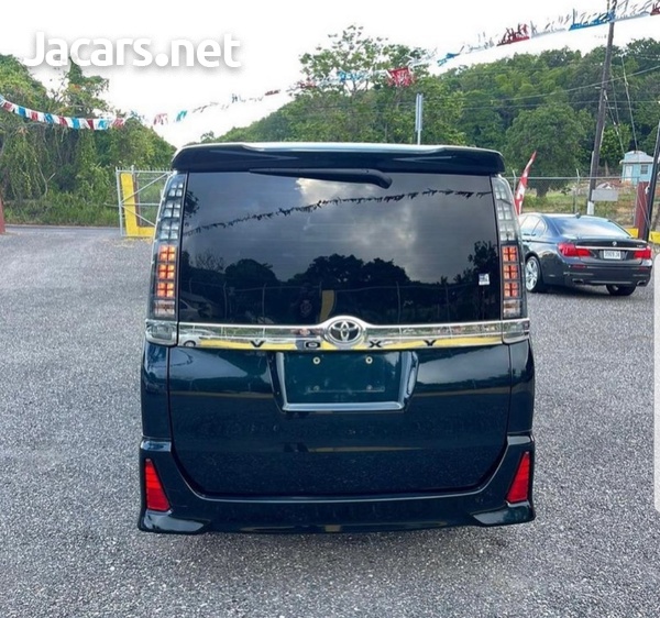 Toyota Voxy 2,0L 2015-5