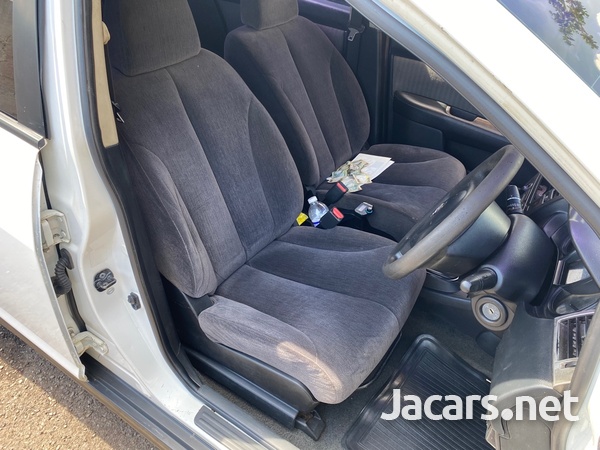 Nissan Tiida 1,5L 2008-7