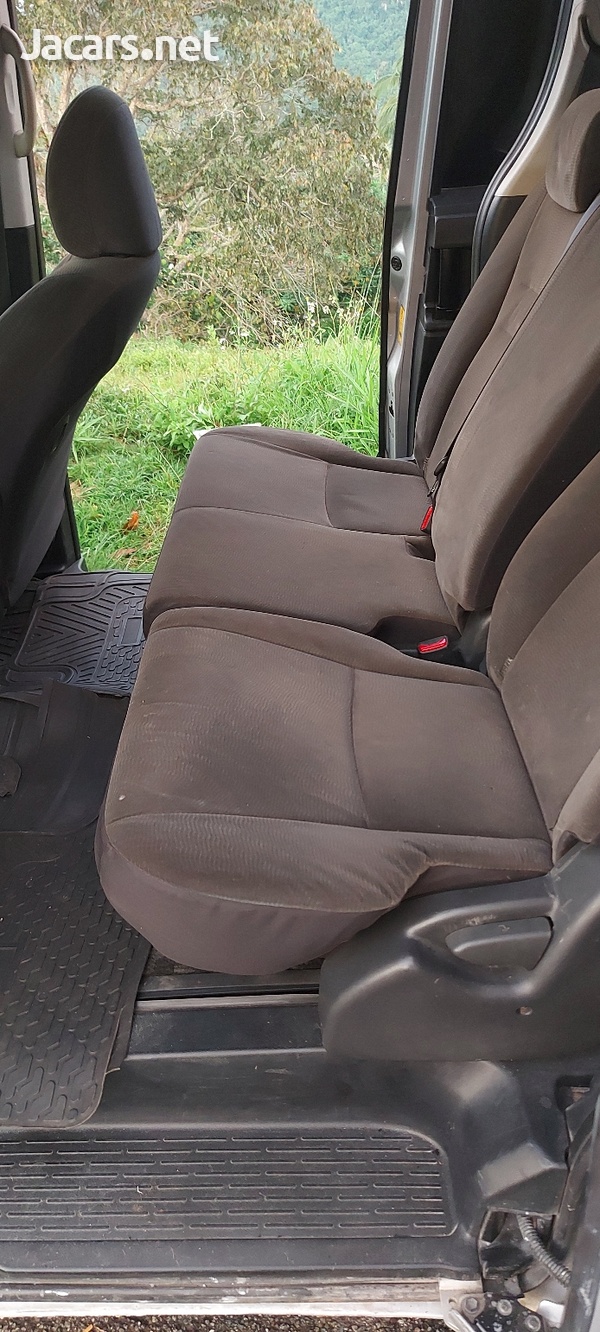 2010 Toyota Voxy-7
