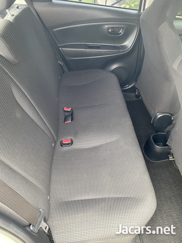Toyota Vitz 1,0L 2014-5