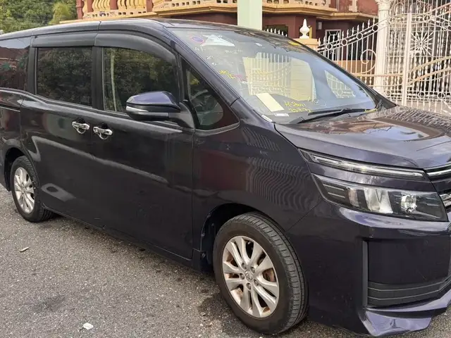 2016 Toyota Voxy, Trelawny