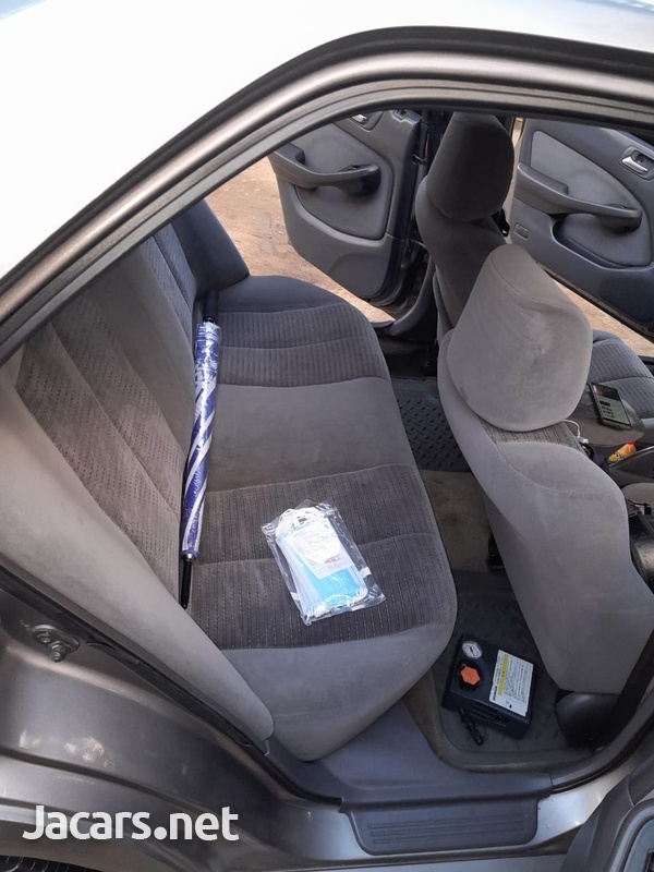 Honda Accord 1,8L 2002-6