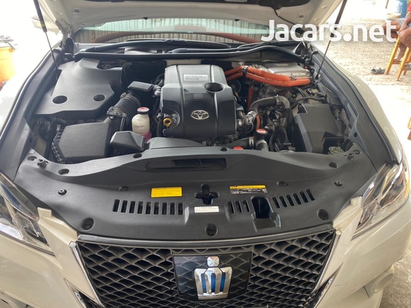 Toyota Crown 2,5L 2016-7