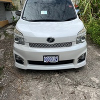 Toyota Voxy 2,0L 2011 Toyota Voxy 2,0L 2011