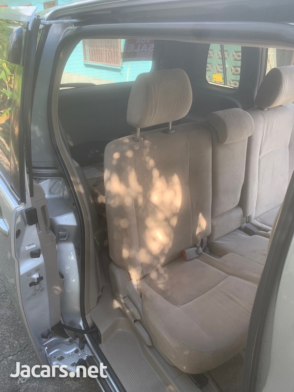 Toyota Isis 1,8L 2006-6