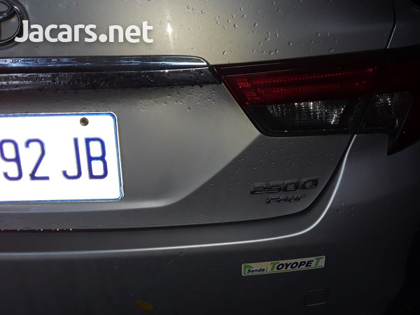Toyota Mark X 2,5L 2013-6