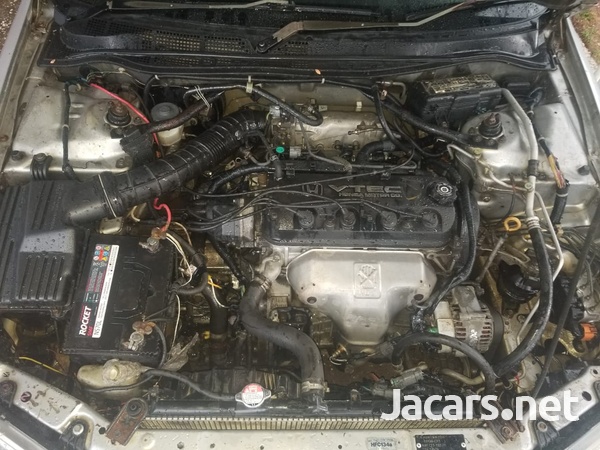 Honda Accord 1,9L 2002-7