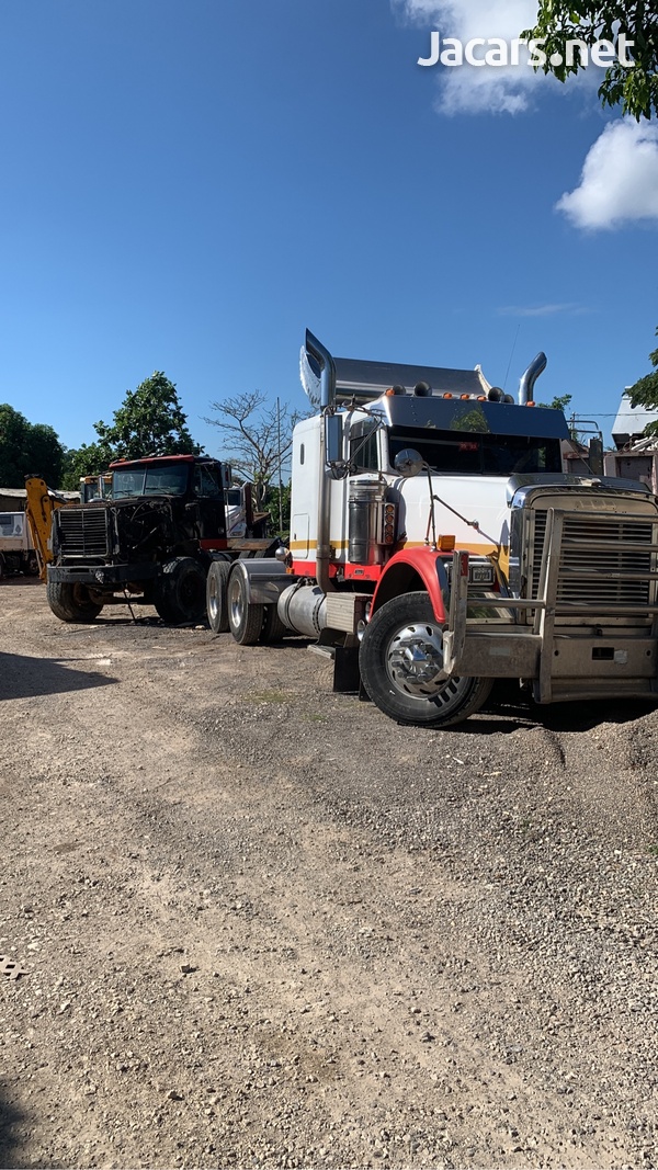 Freightliner Classic-8
