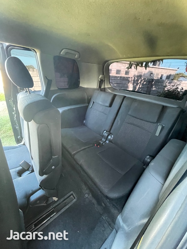 Toyota Isis 1,8L 2010-12